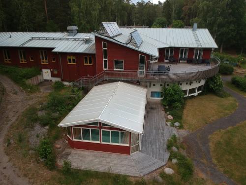 huvudbyggnadish